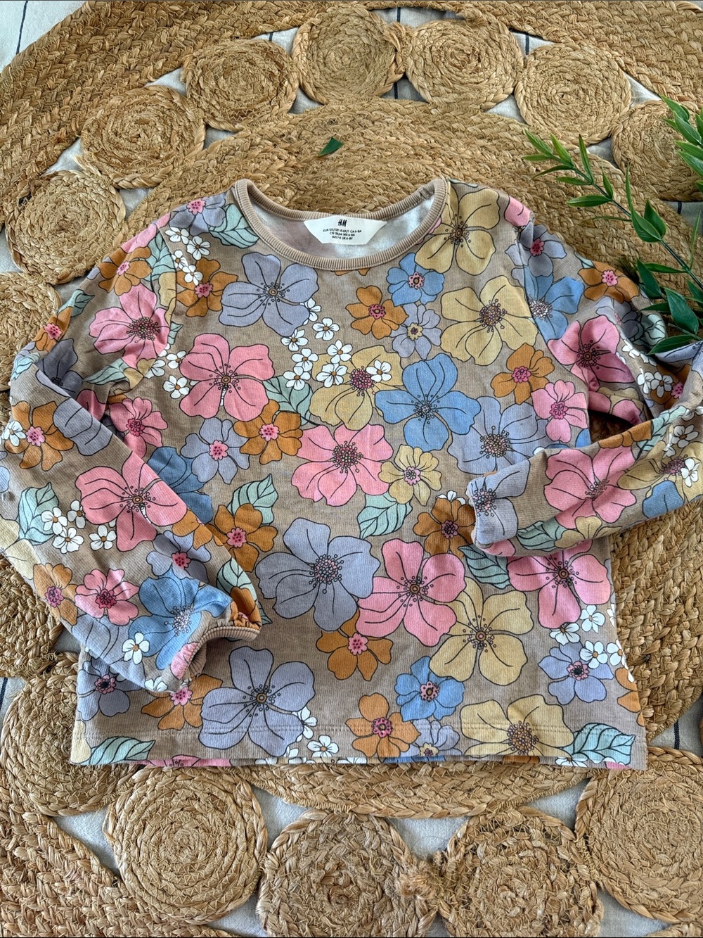 H&M 100% cotton Floral Crew Long Sleeve Tee. Size 6/7